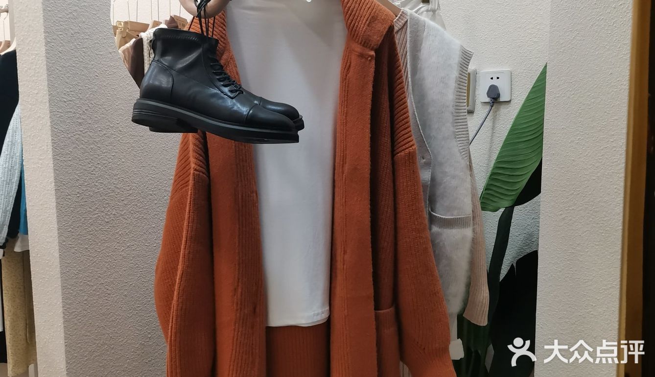 杨家坪步行街新开业的神仙女装小店，买买买