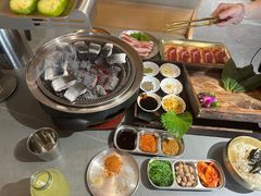 -围炉肉舍•炭烤活鳗•丹东海鲜烤肉(步行街店)