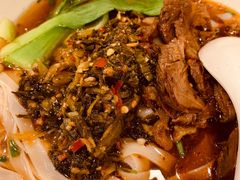 老坛酸菜牛肉米粉-双燕楼·手工馄饨·汤面小吃(世纪汇店)