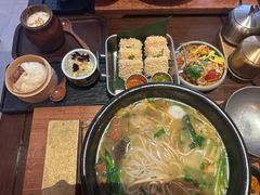 -银米·云南传统过桥米线(双廊黑金冠店)