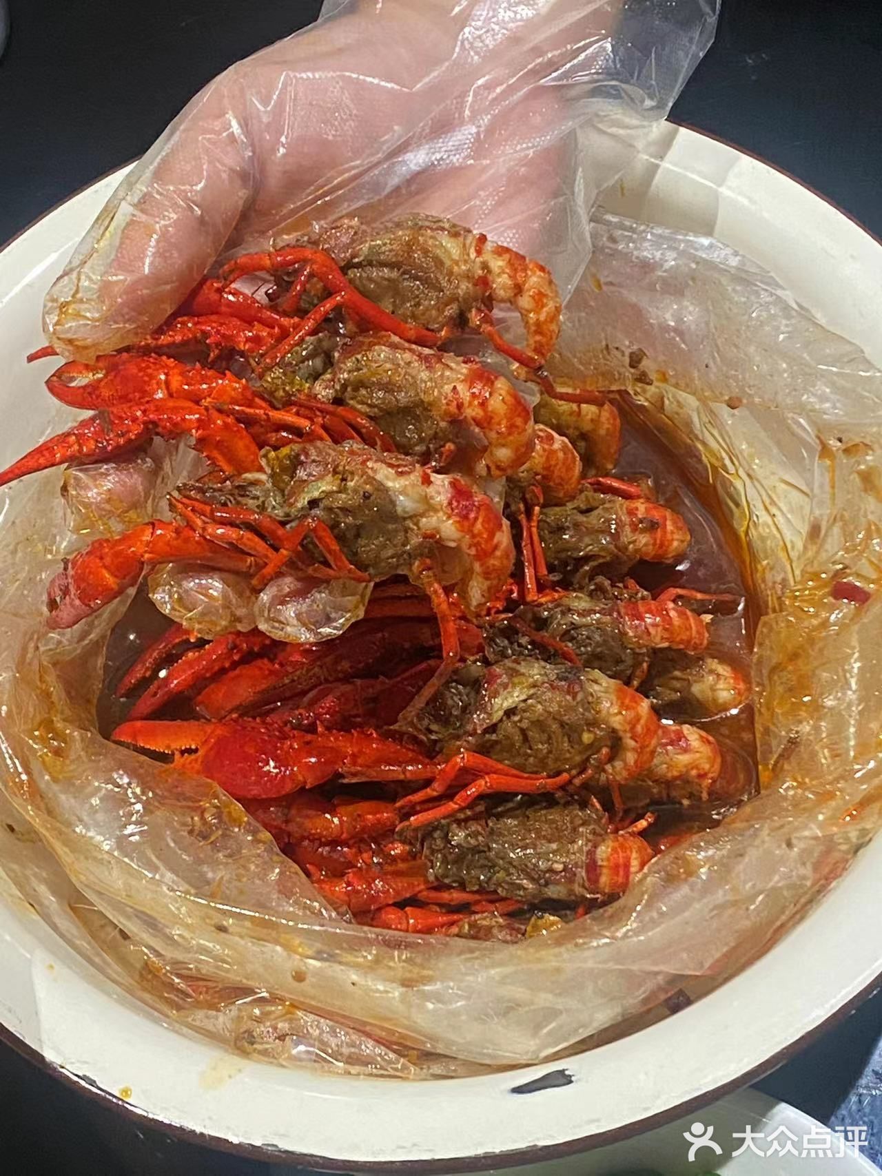 这里有长沙最丰富的小吃，藤椒大闸蟹入味