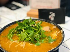 招牌炸酱酸辣米线-肥汁米蘭香港米线(长宁来福士店)