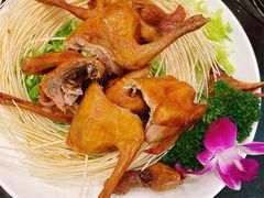 烧乳鸽-蚬皇•陈味莞(西平景湖店)