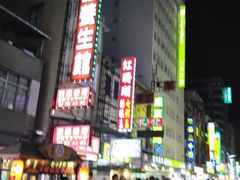 -六合夜市