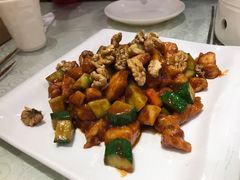 酱爆桃仁鸡丁-李记饺子·熏酱东北菜(欢乐谷店)