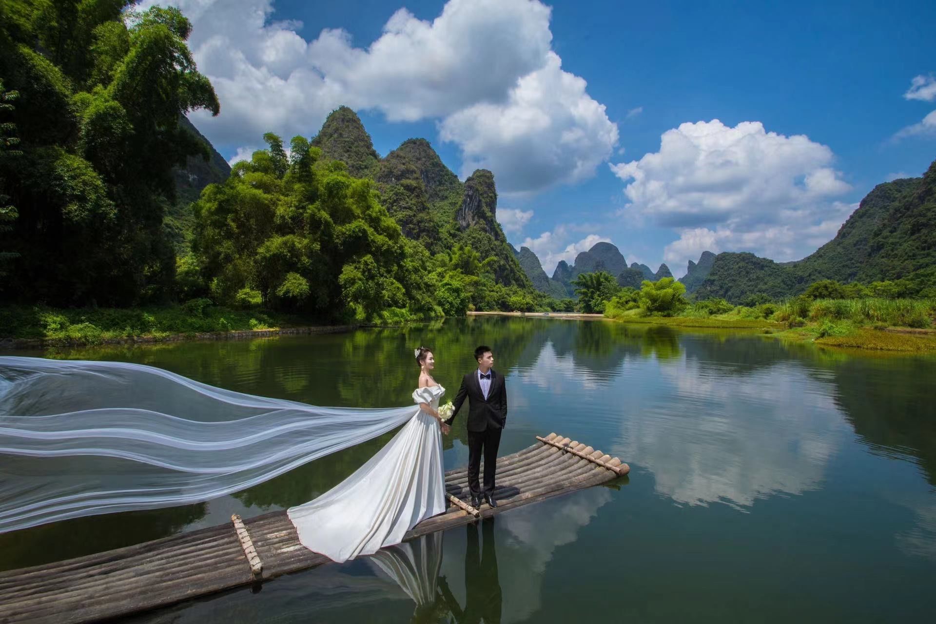 终于在阳朔拍了大家想看的关于山水的婚纱照