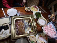 -东巴婆婆云南鱼豆花火锅(大东门店)