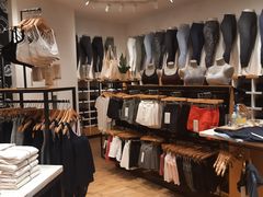 -lululemon(上海浦东IFC店)