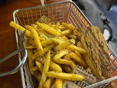-BHC炸鸡(明洞总店)