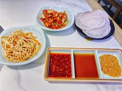 开胃小菜-猪啊牛呀羊啊铜盘烤肉(正大广场店)