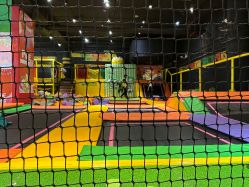 -蹦蹦跳跳(新奥购物中心店)