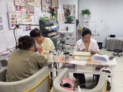 -1+轻奢美甲美睫穿戴甲店