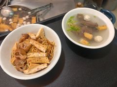 -松树干拌面店
