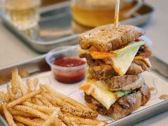 牛肉芝士三明治（*配薯條）-SAANCI山池咖啡(海上世界文化艺术中心店)