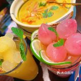 团了一个双人餐，里面有冬阴功海鲜汤，酸酸辣辣很爽口