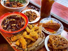 -爆炸头阿姨小四川正宗川味小吃(无任何分店)