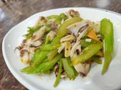 西芹炒鱿鱼-江天饭店(石鼓白鸭汤)