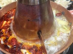 -果松木炭酸菜铜火锅·外婆参鸡汤