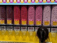 -m豆巧克力世界(上海世茂广场店)