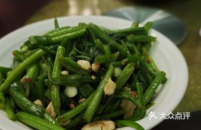 Stir-fried Pumpkin Leaves with Garlic