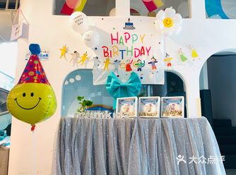 生日是一个快乐的纪念日，也是孩子成 长的界碑；让孩子