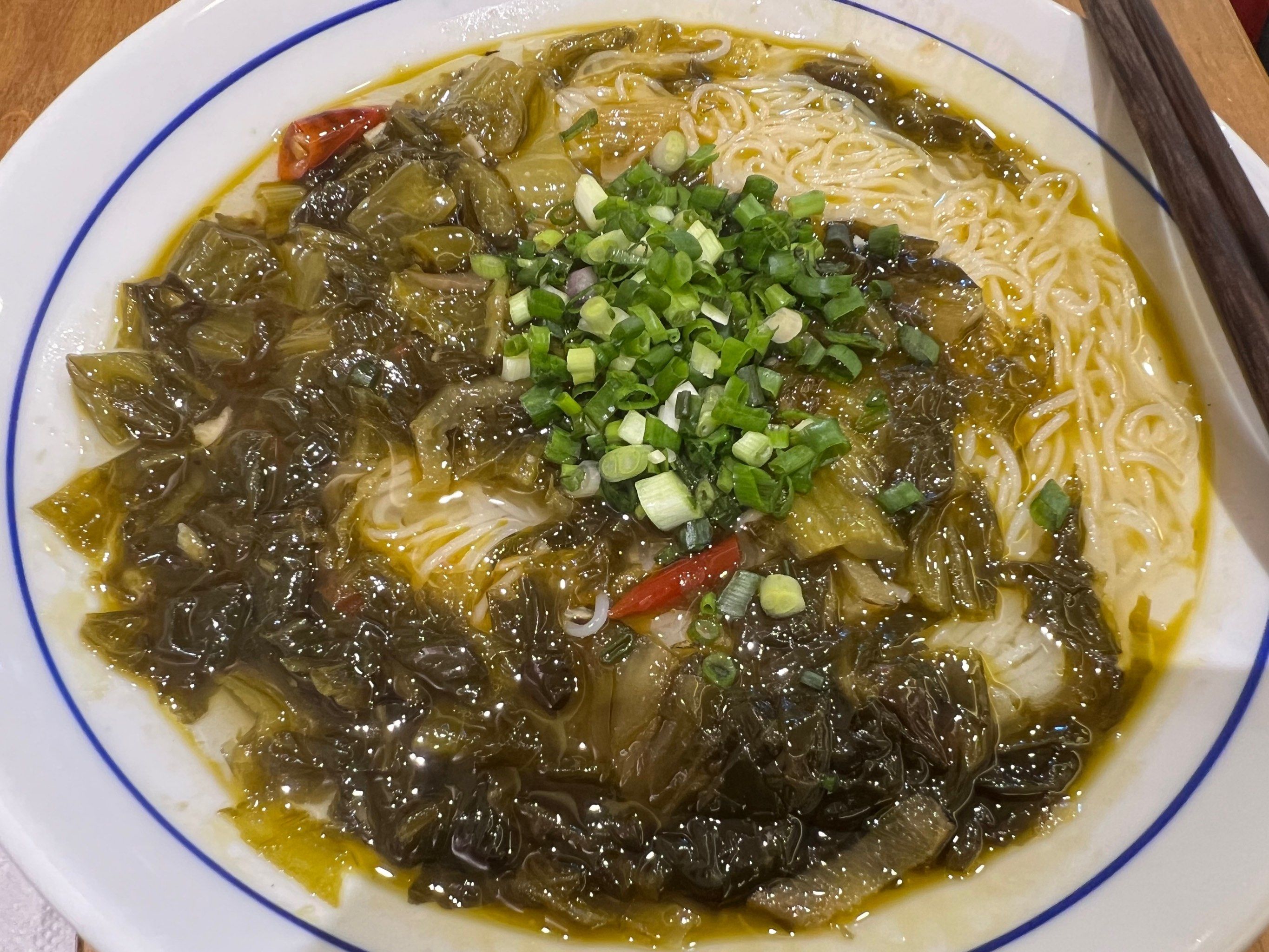 上清寺必吃的酸菜米线