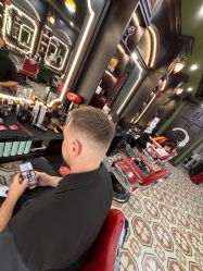 -豪帅男士理容馆