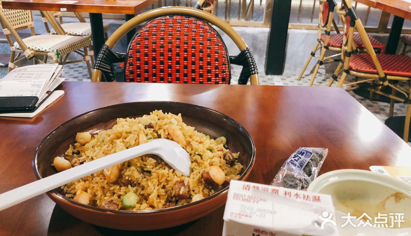 摩天轮下的港式排挡吃的是情调