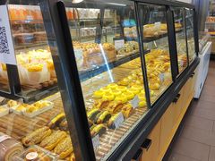面包甜点陈列柜-御蝶坊生日蛋糕KNAC(新村店)