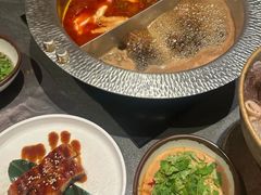 -牛YO寿喜烧·铁板烧和牛火锅自助(市府恒隆店)