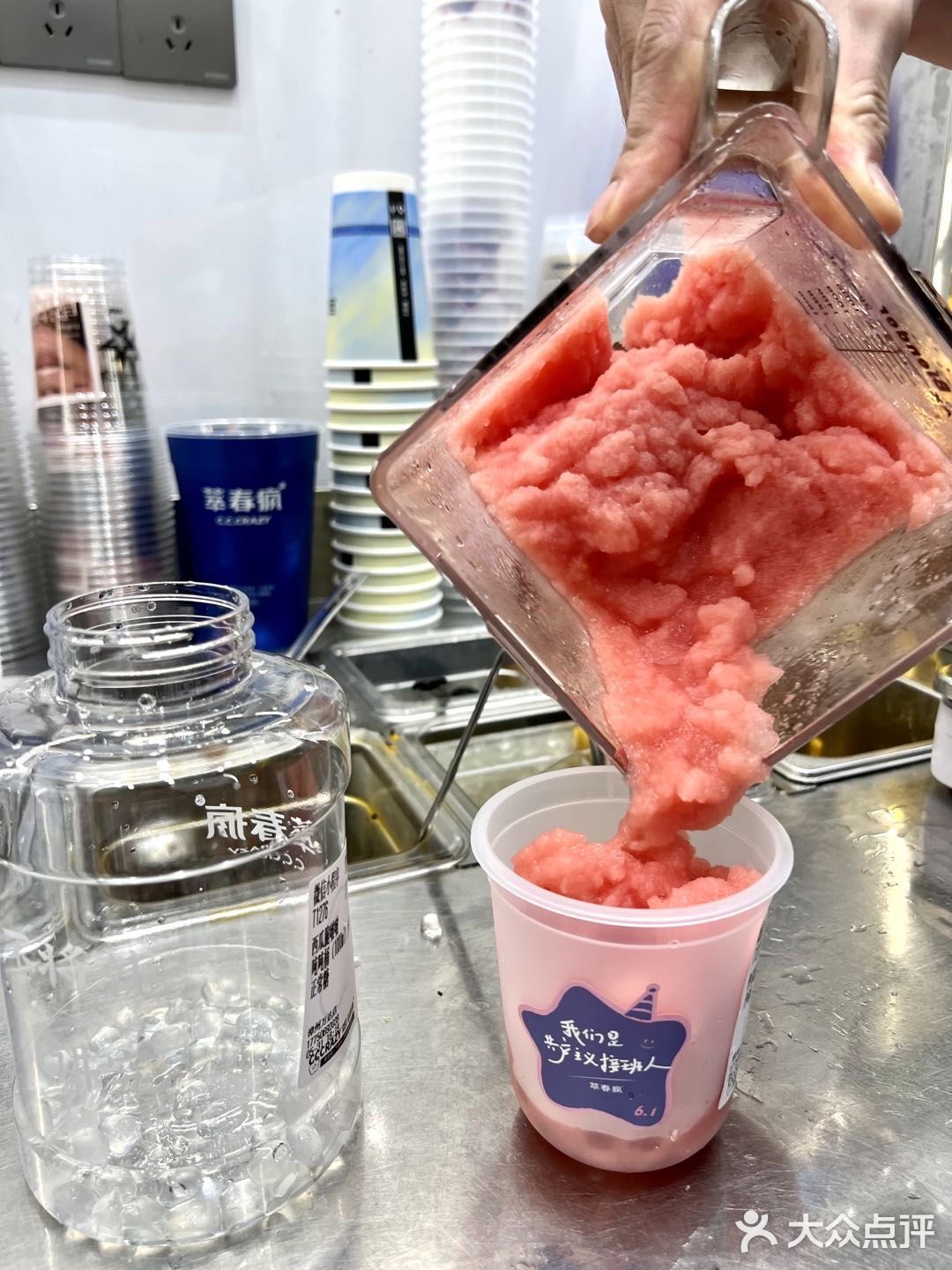 谁还不是个宝宝！六一就该喝萃春疯迷你杯