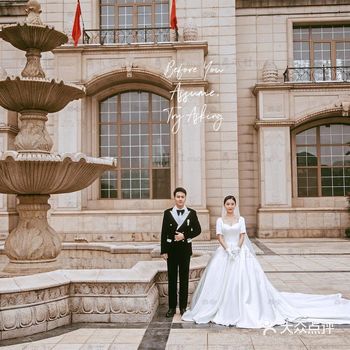 小伙伴们，今天我来给大家推荐婚纱照了