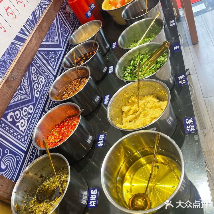 火锅翻腾，好运升腾[礼花]