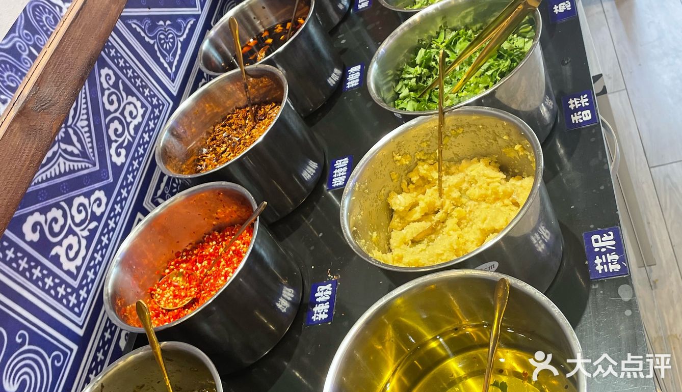 火锅翻腾，好运升腾[礼花]