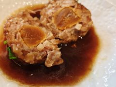 鸭蛋黄狮子头-梅飞酒家(名辉豪庭店)