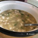 听见我们批评虾太小的时候，主动出来解释一下，并加了一些量