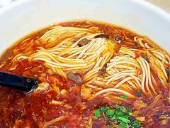 四川酸辣汤拉面-翡翠拉面小笼包(机场DFS店)