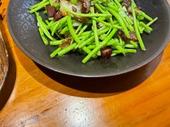 藜蒿炒腊肉-莲餐厅·湖北菜·潜江小龙虾店(愚园路店)