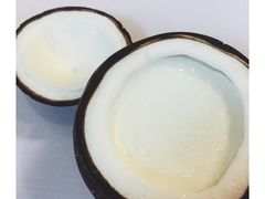 -志龙皇冠吃货椰子铺