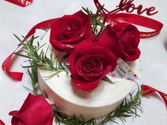 邂逅鲜花双层蛋糕-艾加柒克蛋糕茶歇甜品台(春熙路店)