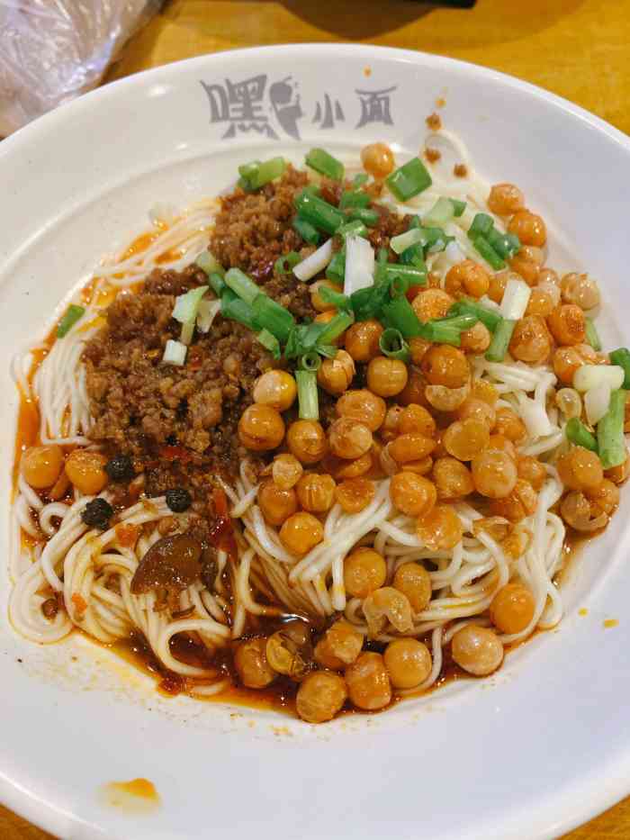 嘿小面-"位置在解放碑八一广场后面,那里有一排小吃."-大众点评移动版