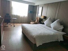 -武汉光谷广场杨家湾地铁站怡程酒店