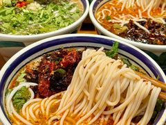 -云阿蛮云南生烫牛肉米线(奉贤路店)