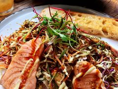 烤三文鱼沙拉-O'mills Sourdough Bakery&Bistro(永嘉路店)