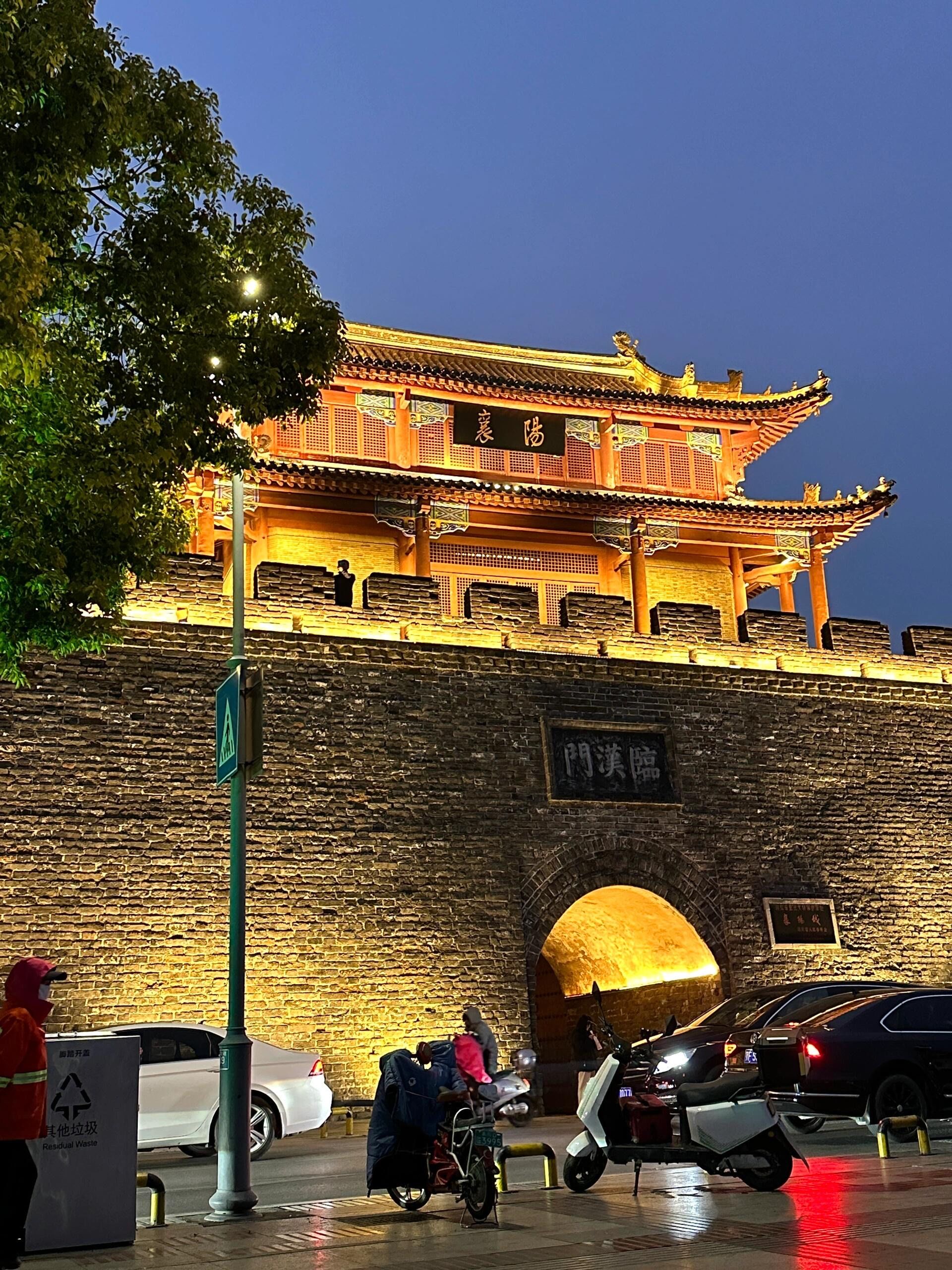 灯火阑珊处的襄阳古城