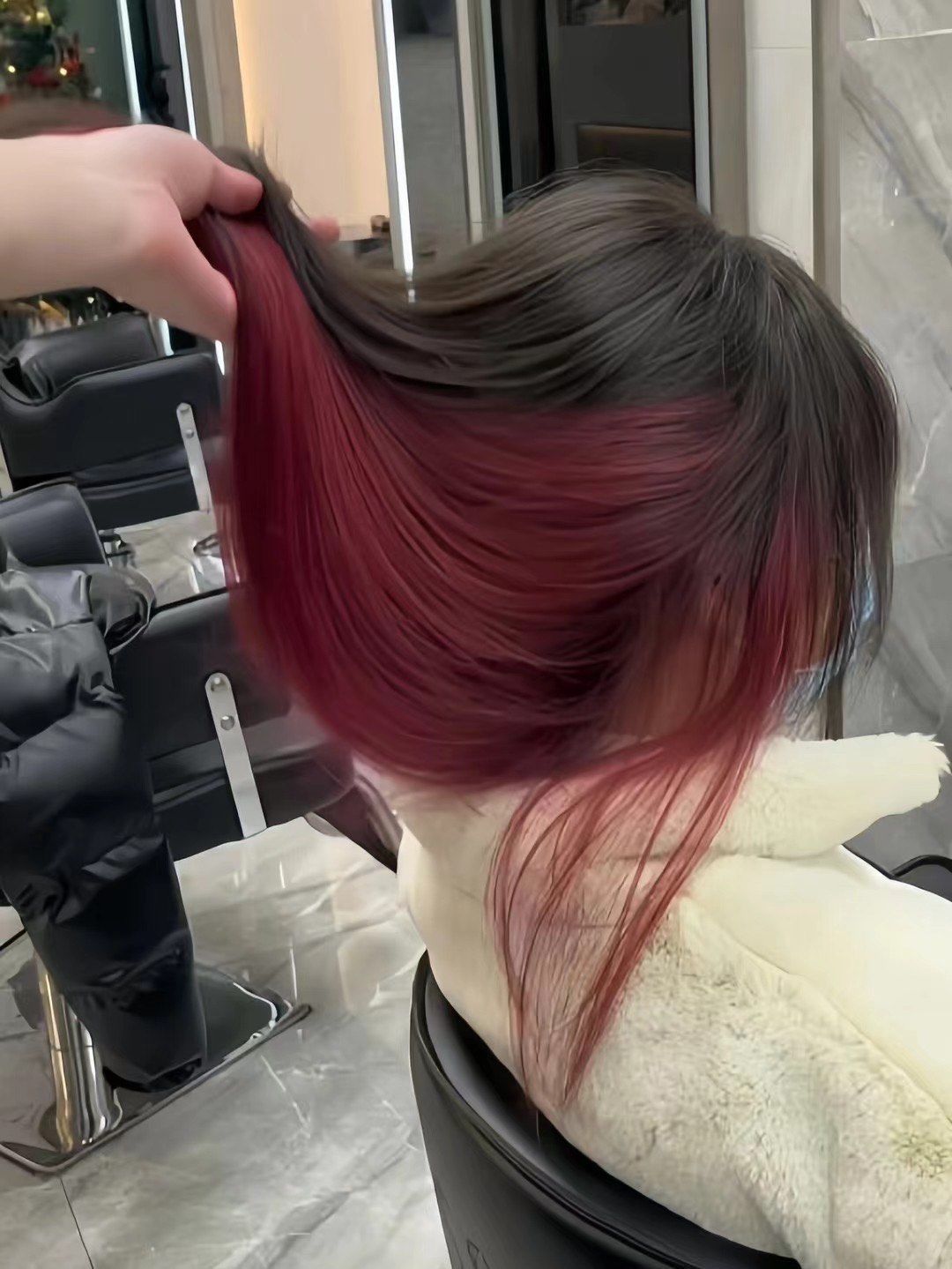 海王红挂耳染
短发挑染