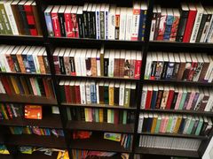 -钟书阁(松江泰晤士小镇店)