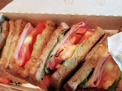 -星巴克(杭州临平银泰城B1店)
