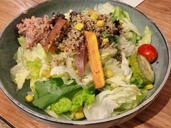 金枪鱼蔬菜色拉配培煎芝麻酱-玛格萝妮(汇智国际商业中心店)