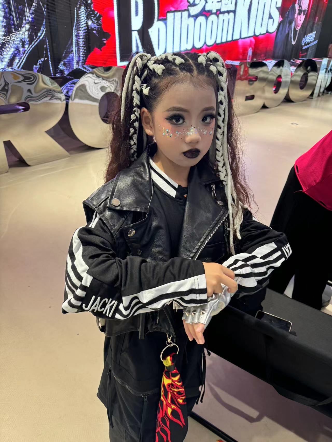 街舞锦标赛妆造,一整个酷,飒,炫,霸气十足,孩子们舞台上闪闪发光,没有